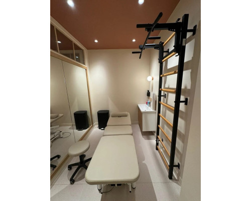 Шведська стінка BenchK 731В 240 х 116,5 см см з турніком, чорна