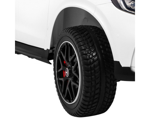 Дитяча акумуляторна машинка Mercedes GLC 63S Біла