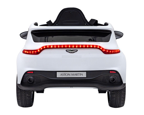 Дитяча акумуляторна машинка Aston Martin DBX Біла