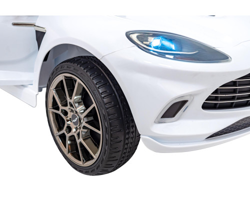 Дитяча акумуляторна машинка Aston Martin DBX Біла