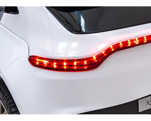 Дитяча акумуляторна машинка Aston Martin DBX Біла