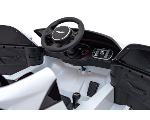 Дитяча акумуляторна машинка Aston Martin DBX Біла