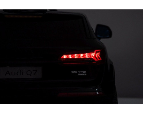 Дитяча акумуляторна машинка Audi Q7 NEW LIFT Синя