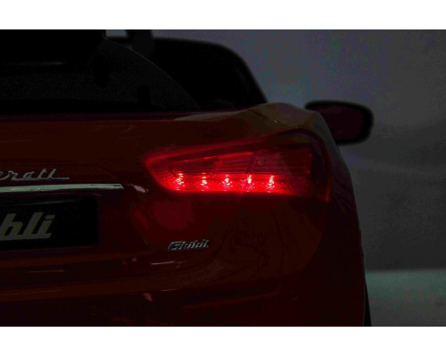 Дитяча акумуляторна машинка Maserati Ghibli на акумуляторі Червона