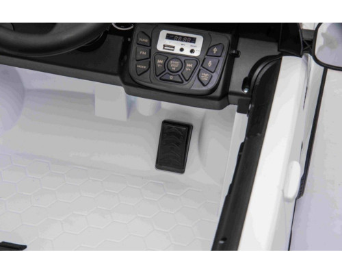 Дитяча акумуляторна машинка Land Rover Discovery Біла