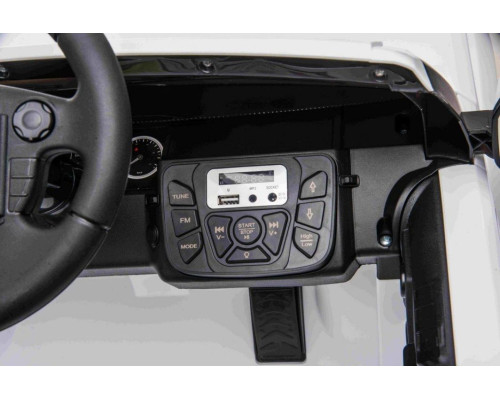 Дитяча акумуляторна машинка Land Rover Discovery Біла