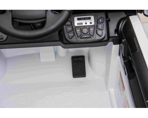 Дитяча акумуляторна машинка Land Rover Discovery Біла