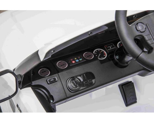 Дитяча акумуляторна машинка Land Rover Discovery Біла