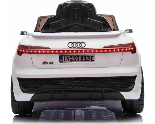 Дитяча акумуляторна машинка Audi SQ8 Біла Дитяча акумуляторна машинка Audi SQ8 Біла