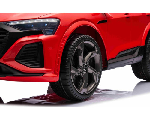 Дитяча акумуляторна машинка Audi SQ8 Червона