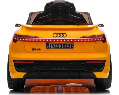 Дитяча акумуляторна машинка Audi SQ8 Жовта