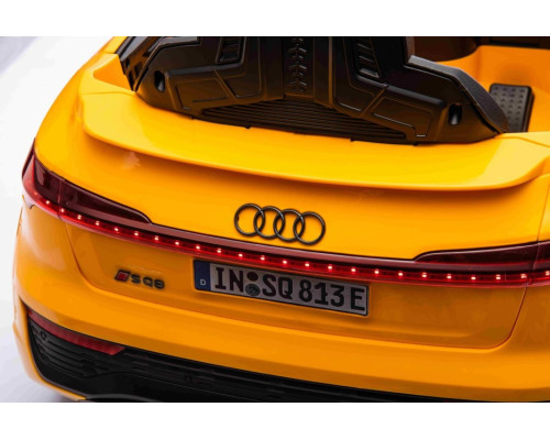 Дитяча акумуляторна машинка Audi SQ8 Жовта