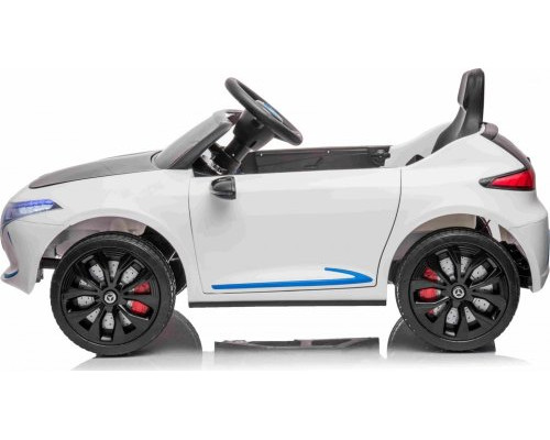 Дитяча акумуляторна машинка Mercedes Benz AMG EQA Біла