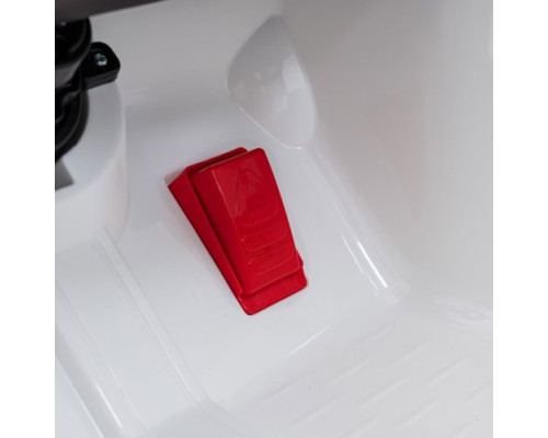 Дитяча акумуляторна машинка Mercedes Benz AMG EQA Біла