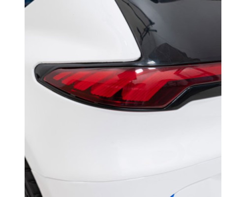 Дитяча акумуляторна машинка Mercedes Benz AMG EQA Біла