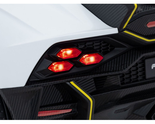 Дитяча акумуляторна машинка Lamborghini Invencible Біла