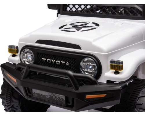 Дитяча акумуляторна машинка Toyota FJ Cruiser Біла